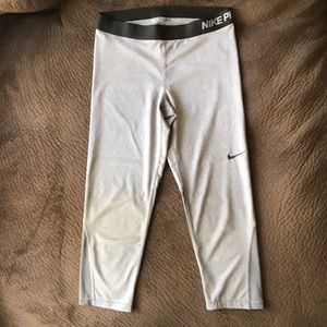 Ladies Nike Pro Dri-Fit Capri workout pants
